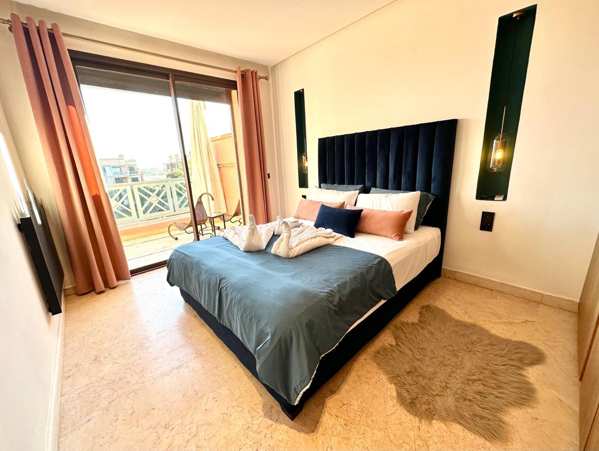 Apartment Stunning - Panoramic Pool View *